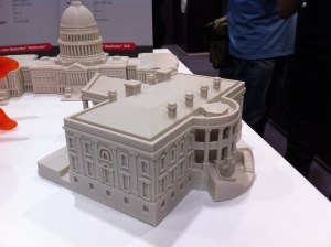 3D-tulostimilla voi tulostaa monenlaisia esineitä, esimerkiksi talon pienoismalleja. 